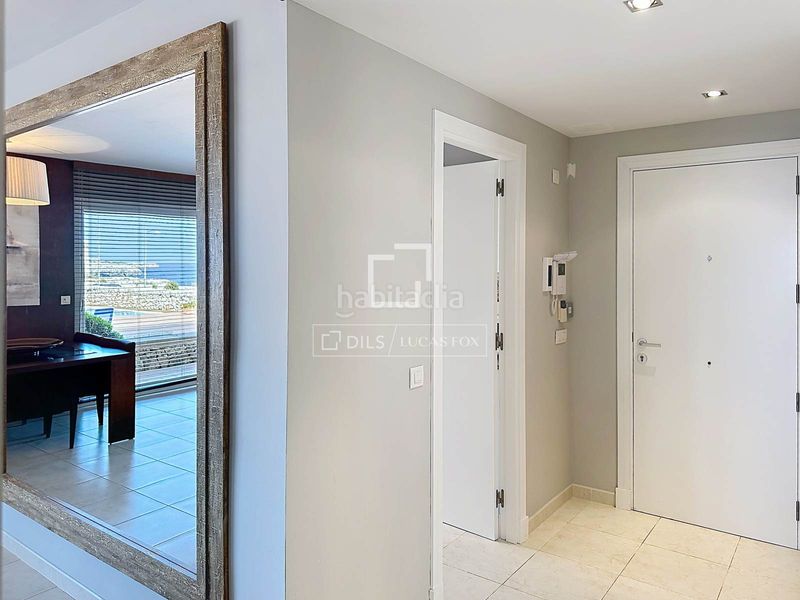 Foto a79edb0a-4332-4f95-a25c-61bae0c2adc0. Piso  en planta baja de 4 dormitorios con terraza de 70 m y espectaculares vistas al mar en venta en Ciutadella de Menorca