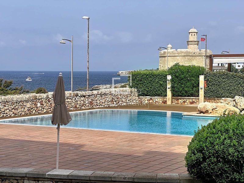 Foto aada887d-14fa-4aaf-bdcf-ec0db90ec1cf. Piso  en planta baja de 4 dormitorios con terraza de 70 m y espectaculares vistas al mar en venta en Ciutadella de Menorca