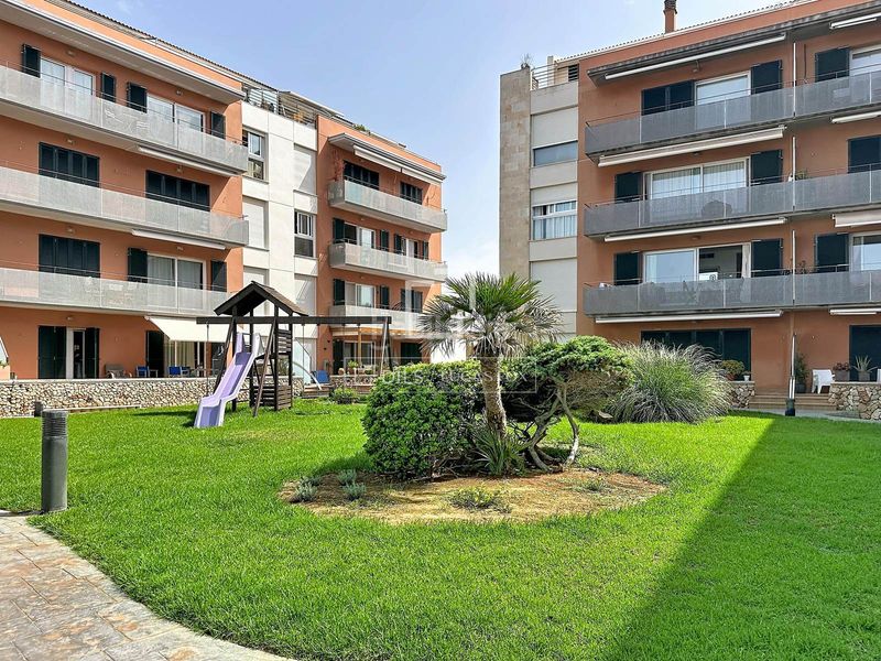 Foto c5ce3a57-43c0-40ed-83d7-b13ce9d0a05e. Piso  en planta baja de 4 dormitorios con terraza de 70 m y espectaculares vistas al mar en venta en Ciutadella de Menorca