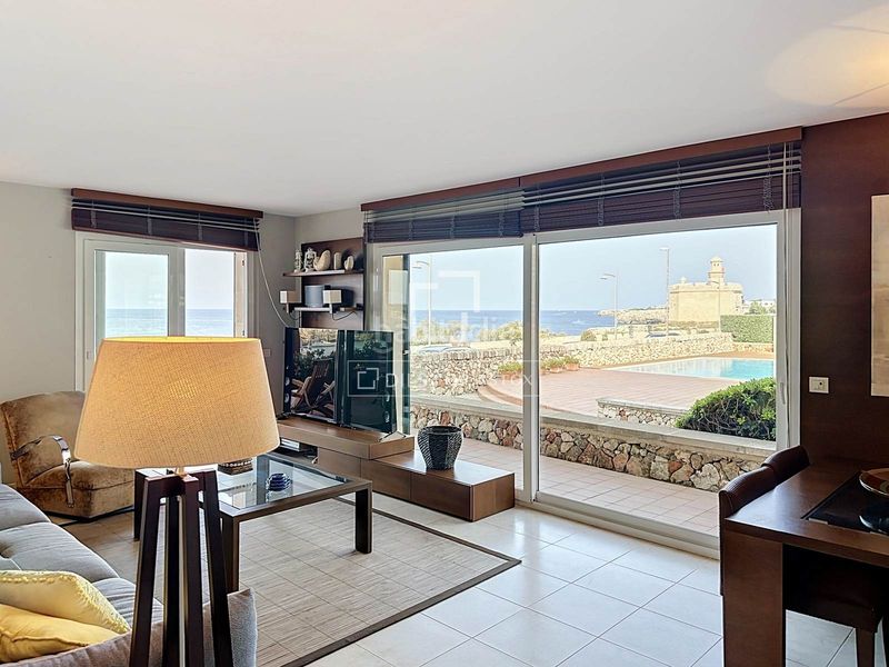 Foto eb842027-d859-42b0-b637-73eab8c89893. Piso  en planta baja de 4 dormitorios con terraza de 70 m y espectaculares vistas al mar en venta en Ciutadella de Menorca