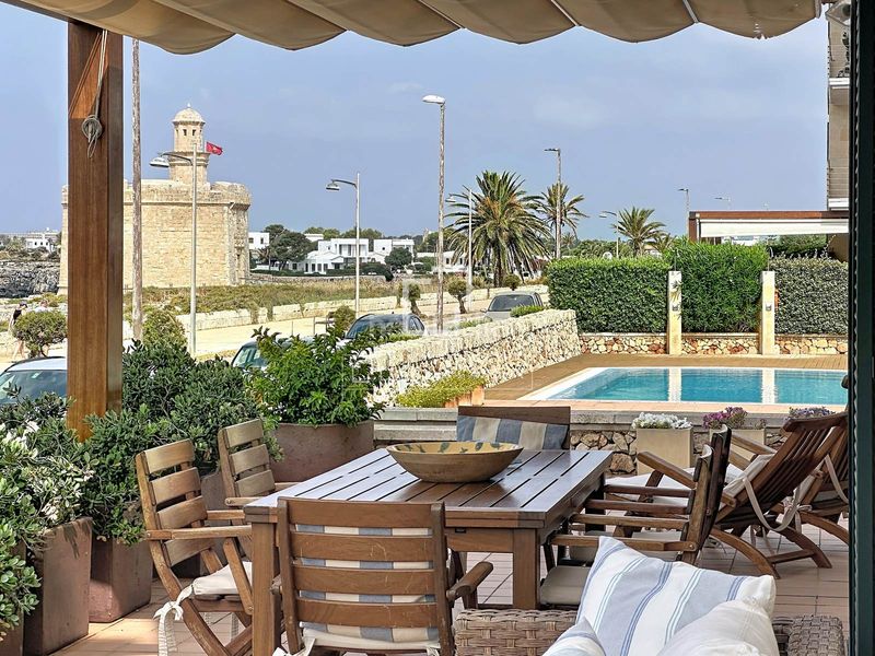 Foto ee1485a8-c6c5-47b7-bdcd-0b2de398969e. Piso  en planta baja de 4 dormitorios con terraza de 70 m y espectaculares vistas al mar en venta en Ciutadella de Menorca