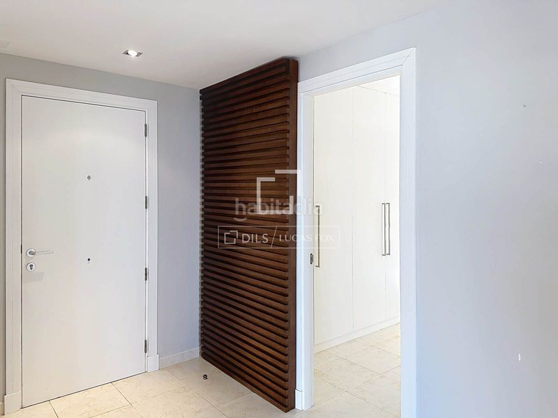 Foto f9dc291e-b5f7-49e7-b2c7-ff824ebbeb75. Piso  en planta baja de 4 dormitorios con terraza de 70 m y espectaculares vistas al mar en venta en Ciutadella de Menorca