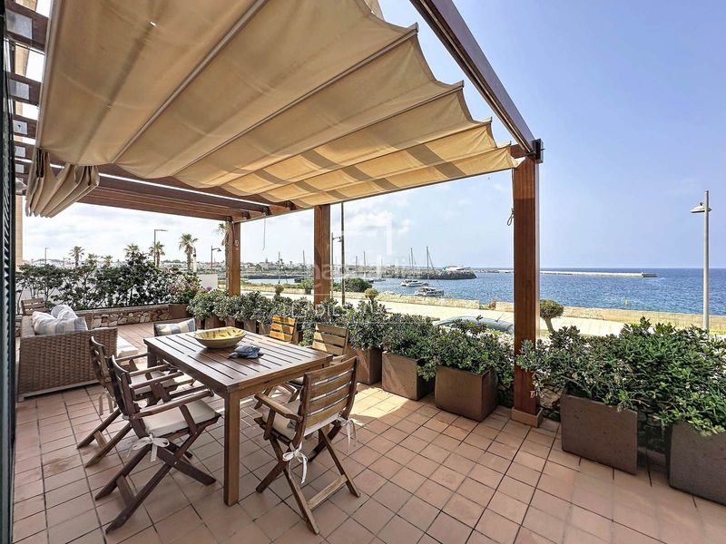 Foto fd5c1ba9-aa4b-4ec6-a2ad-e4f668f40ff6. Piso  en planta baja de 4 dormitorios con terraza de 70 m y espectaculares vistas al mar en venta en Ciutadella de Menorca