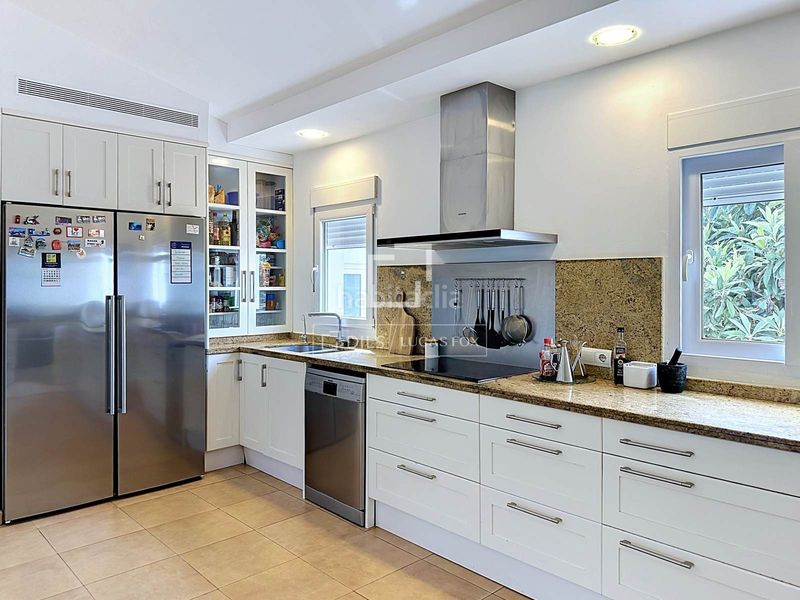 Foto 5b850dd6-fdef-4f00-a172-94e86b828185. Chalet mit heizung parking pool in Cala Blanca Ciutadella de Menorca