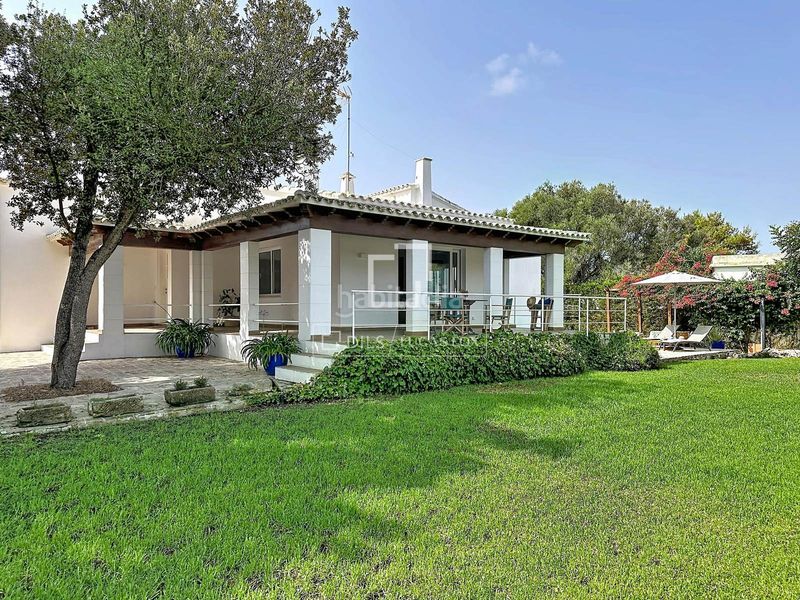 Foto d3bffacc-3f9b-443e-bd14-c09c06fa72cc. Chalet mit heizung parking pool in Cala Blanca Ciutadella de Menorca