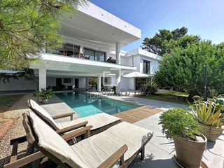 Xalet a Cala Blanca. Fantástica villa de 5 dormitorios con piscina climatizada, barba