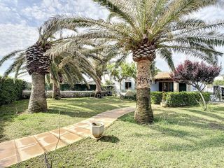 Miete Chalet in Cala en Blanes. Casa adosada de 2 dormitorios con jardín en alquiler en cala en