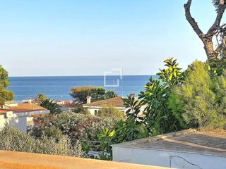Chalet in Biniancolla-Punta Prima. En exclusiva villa de 4 dormitorios con jardín y piscina en vent