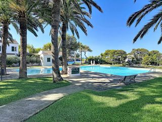Pis a Cala en Blanes. Piso en planta bajade de 3 dormitorios con terraza y zona comuni