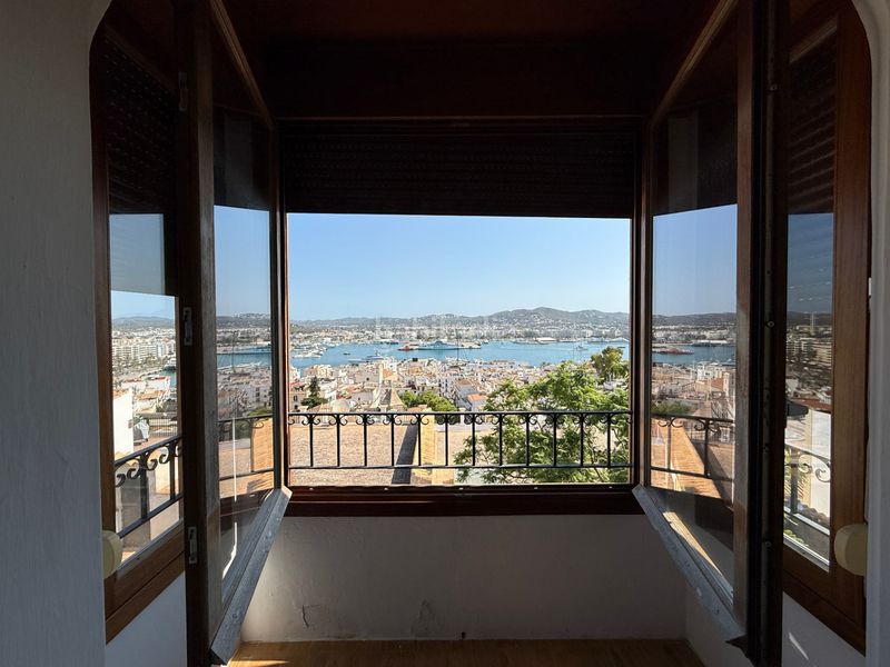 Foto c1cdabd0-9b84-4bac-bcd7-c384fafb88de. Apartamento en Dalt Vila-La Marina Ibiza