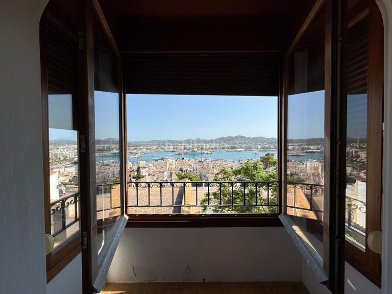 Foto 61ca7f95-7847-4e70-95ae-f062938813ca. Dachwohnung mit heizung parking in Dalt Vila-La Marina Ibiza