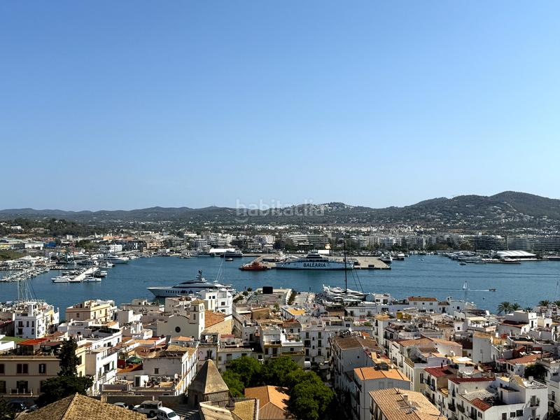 Foto 833ec528-36ce-4c0a-ac63-f3afeb193727. Dachwohnung mit heizung parking in Dalt Vila-La Marina Ibiza