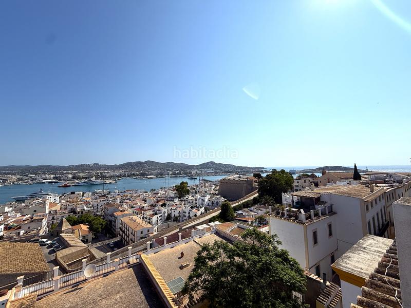 Foto e8f25dc9-9a75-4442-9193-7e4aed35be58. Dachwohnung mit heizung parking in Dalt Vila-La Marina Ibiza