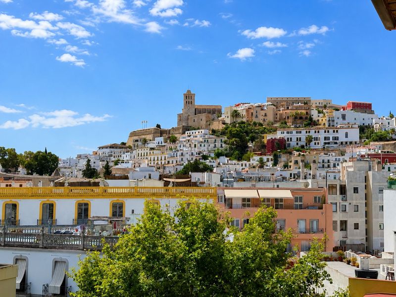 Foto 2e606944-9e58-47cd-82d1-e0edf765e252. Apartament a Dalt Vila-La Marina Ibiza