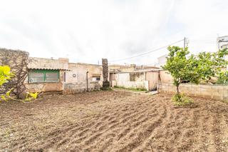 Terreny residencial a Cala Ratjada. Solar de 466m2 con dos plantas bajas de techo libre