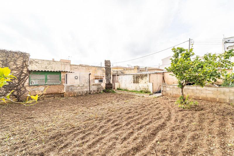 Foto b1e7aa4e-d468-4c2c-a438-0986fc1e0283. Terreno residencial solar de 466m2 con dos plantas bajas de techo libre en Capdepera