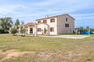 Mas à Sa Casa Blanca. Finca rústica de 5 habitaciones con garaje en zona s'aranjassa