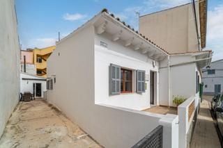 Casa a Carrer de s'auba 17. Casa en capdepera con patio y terraza