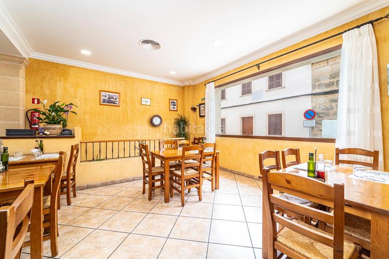 Foto 417feed8-21e4-42b1-9c9b-944de514d144. Traspàs local comercial amb calefacció a Maria de la Salut