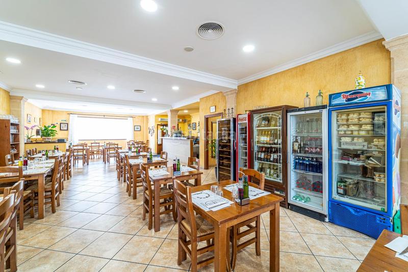 Foto afd93019-7c55-4470-b894-b38eb92ec153. Traspàs local comercial amb calefacció a Maria de la Salut