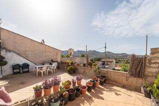 Maison à Capdepera Poble. Casa en capdepera de dos alturas con solar urbanizable de 380m2