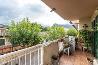 Pis a Carrer de sa mar 165. Piso en soller con 2 balcones