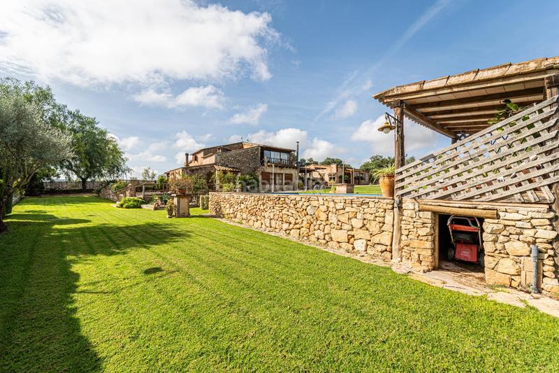 Foto 89fe365f-7e0a-4482-b3dc-19466029e0db. Bauernhof mit kamin parking pool in Petra