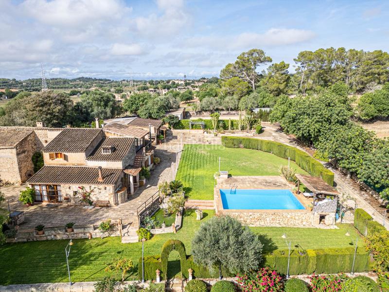 Foto acb58ee6-8a43-4364-9ef4-d2b6cf2942d2. Bauernhof mit kamin parking pool in Petra