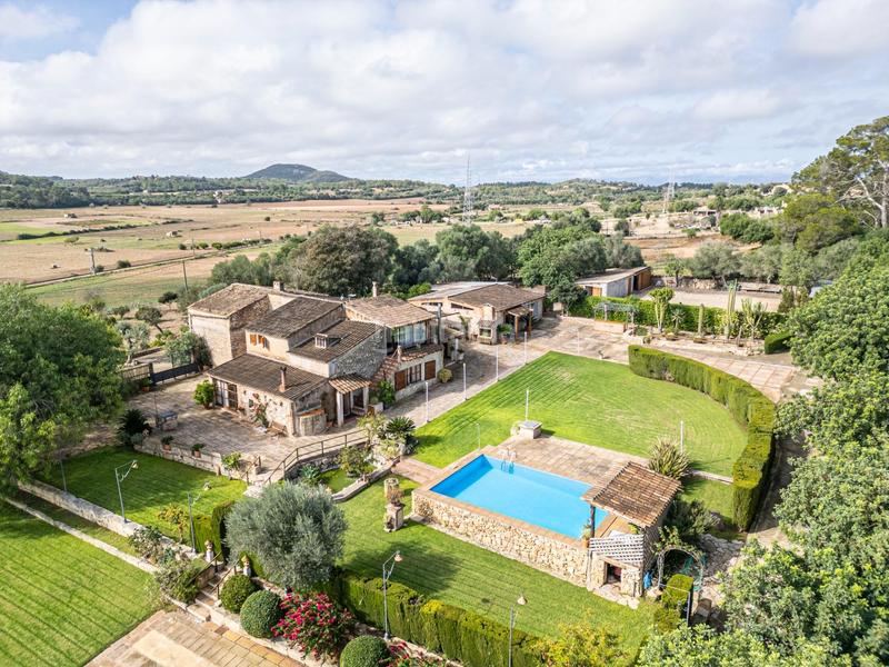 Foto db2402e0-09f4-44f9-99a2-9c5c861b3a19. Bauernhof mit kamin parking pool in Petra