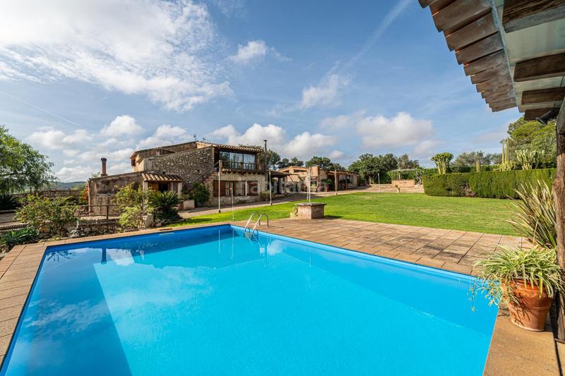 Foto dc2fb636-fec2-4aaa-a593-d49db708fdc5. Bauernhof mit kamin parking pool in Petra