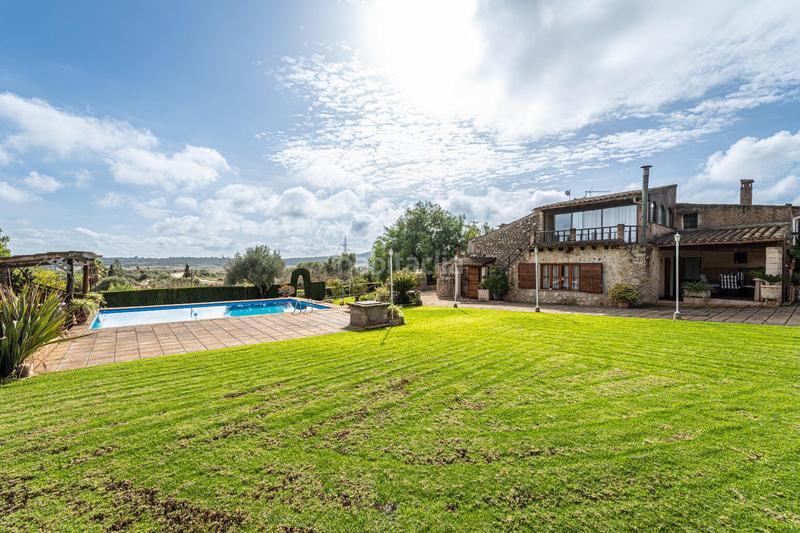 Foto f4a55d4c-b449-433d-ac06-aa1b53db2c36. Bauernhof mit kamin parking pool in Petra