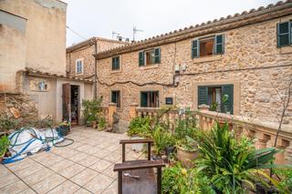 Maison à Carrer des gorg 2. Casa en esporles zona esporles