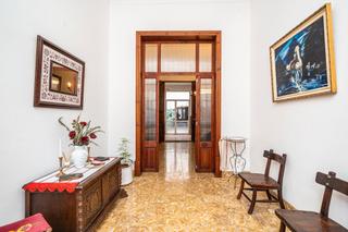 House in Porreres. Casa con patio en porreres — ¡con salida a dos calles y múltiple