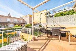 Semi detached house  Carrer de son muntaner. Chalet adosado de 3 habitaciones, parking y trastero en zona col