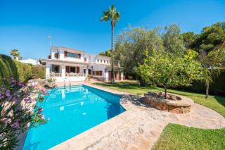 Xalet  Carrer de la mare de du trobada. Chalet con piscina sa coma