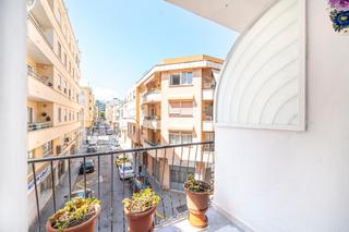 Appartement  Carrer de salvà. Piso de cuatro habitaciones con dos trasteros zona avenida argen
