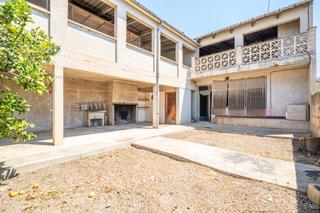 Maison à Vilafranca de Bonany. Casa independiente en vilafranca de 3 plantas