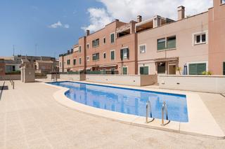 Flat in Llucmajor Interior. Piso reformado con piscina comunitaria y aparcamientos en llucma