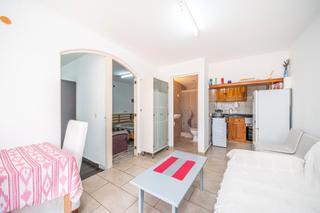 Flat in Portocolom. Estudio/local en portocolom con terraza y una parking