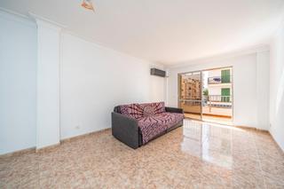 Flat in Plaça de Toros. Piso en palma de tres habitaciones y dos baños