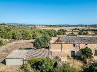 Casa a Manacor Centre. Casa tradicional a reformar con terreno extenso y ubicación rura