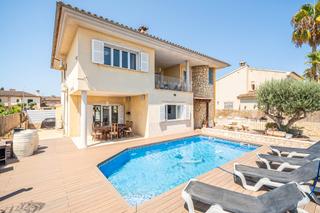 Xalet  Carrer gardènia. Chalet independiente de 4 dormitorios, terrazas y piscina en son