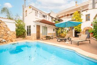 Xalet a Es Coll d´En Rabassa. Casa con jardín, terrazas, piscina y garaje en es coll d'en reba