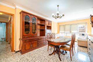 Pis a Pere Garau. Piso en palma de 3 habitaciones con ascensor.