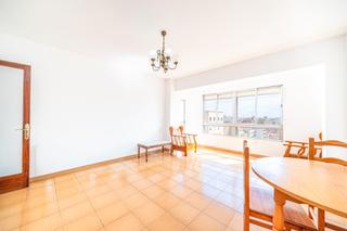 Appartement à Pere Garau. Piso de cuatro dormitorios y dos baños con ascensor en palma