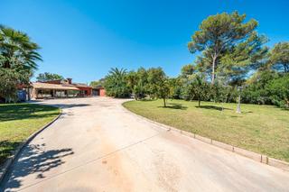 Masia  Polígono. Finca rústica de 3 habitaciones, garaje y piscina en algaida