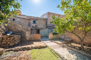 Casa a Porreres. Casa con dos alturas y patio en porreres