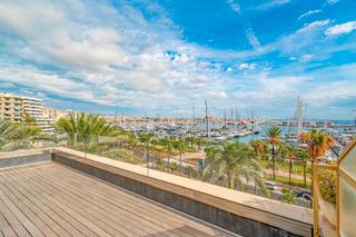 Appartamento in El Terreno. Piso con una gran terraza y parking en paseo maritimo