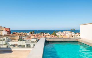 Triplex  Carrer de llucmajor 49. Exclusivo tríplex de obra nueva con piscina privada y vistas al