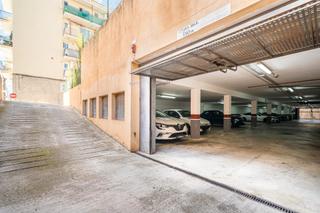 Aparcament cotxe a S´Arenal. Plaza de garaje subterránea en el arenal